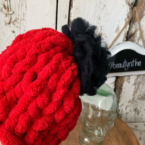 Handmade chunky knit hat with raw wool pom pom - Picture 5 of 5